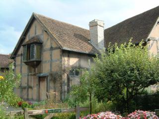 ShakespearesBirthplace.jpg (18225 �o�C�g)